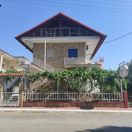 Noula Rooms Макригиалос Екстериор снимка